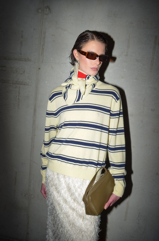 PALE BANANA-NAVY / TU