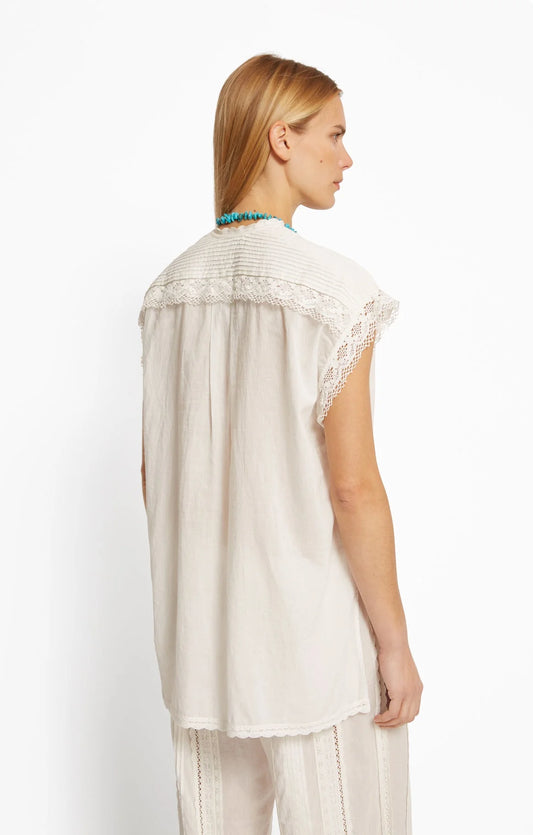 WHITE / 34