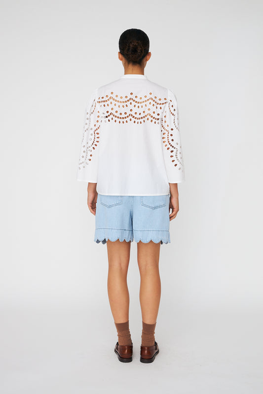 WHITE / 34