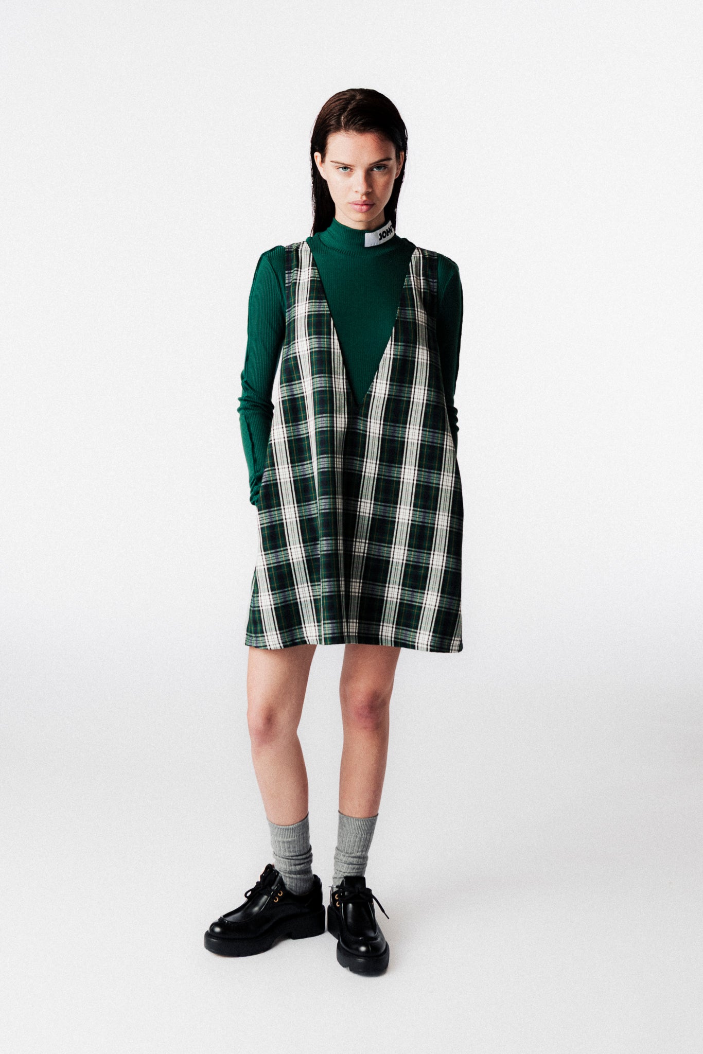BOB PLEATED V NECK DRESS
