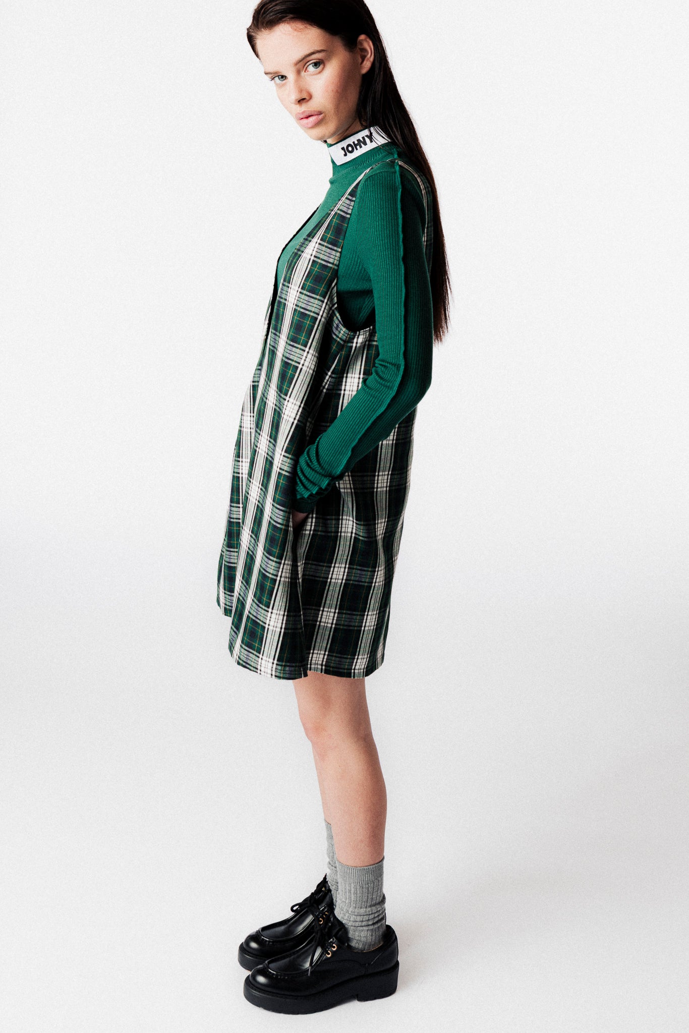 BOB PLEATED V NECK DRESS