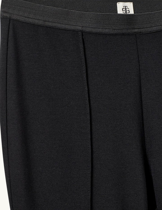 BLACK / 34