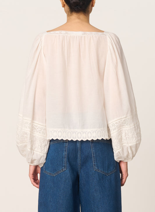 WHITE / 34