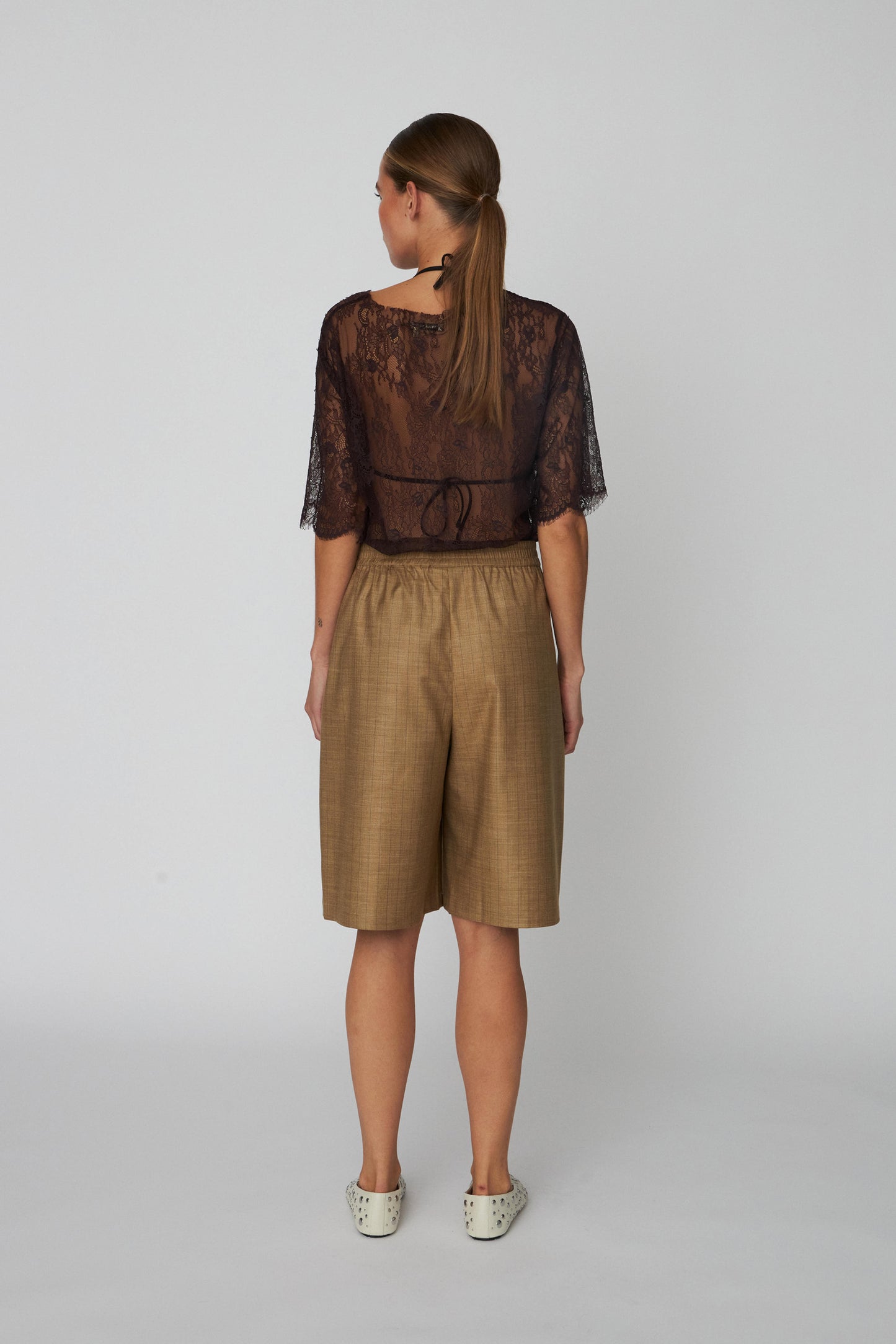 PIN STRIPED SHORTS | KHAKI