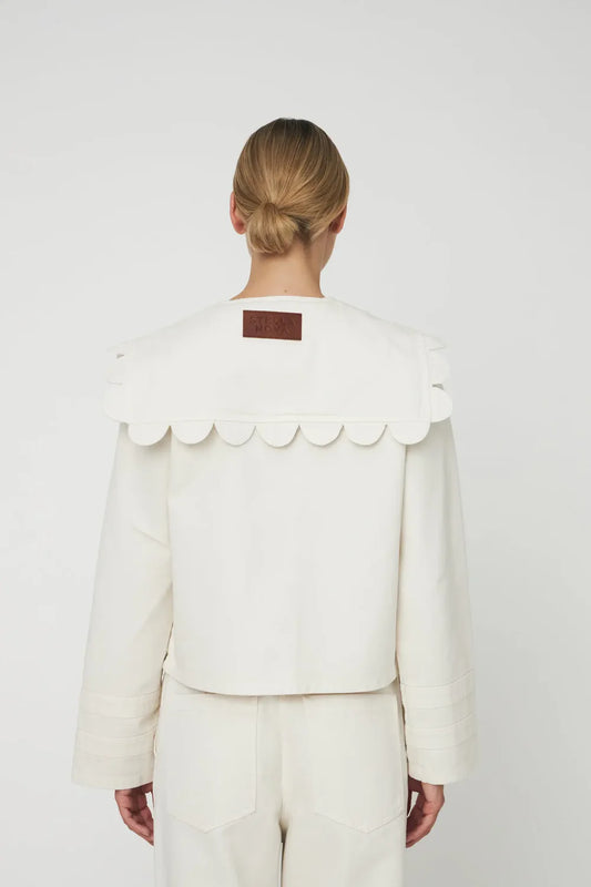 WHITE / 34