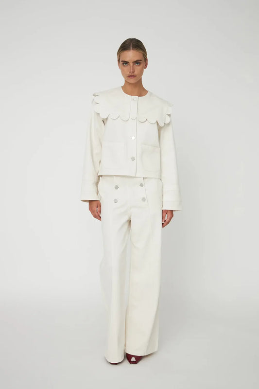 WHITE / 34