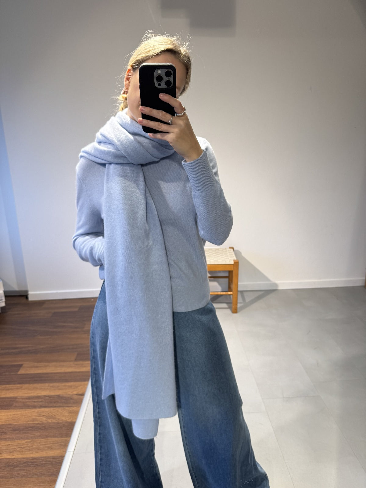 CASHMERE CREWNECK | LIGHT BLUE