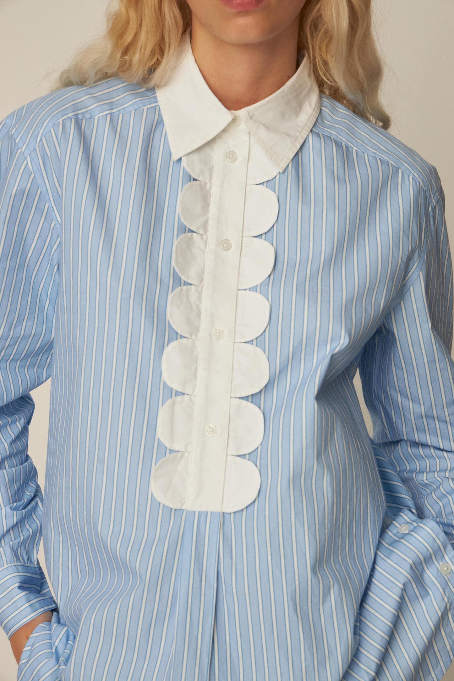 STRIPED SHIRT WITH SCALLOPS | LIGHT BLUE STRIPES
