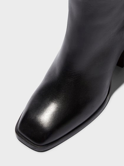 BLACK / 37