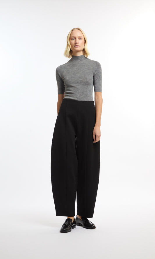 BLACK / 34