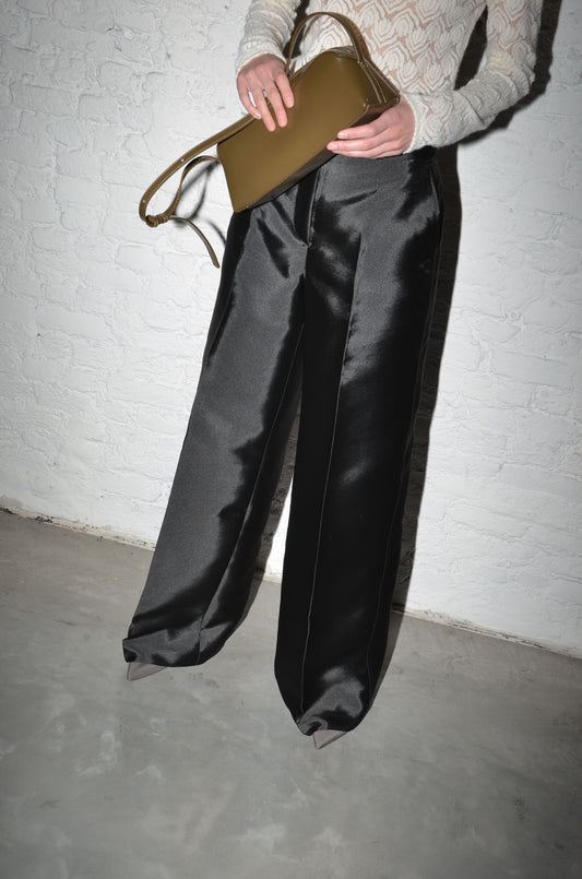 BLACK / 34