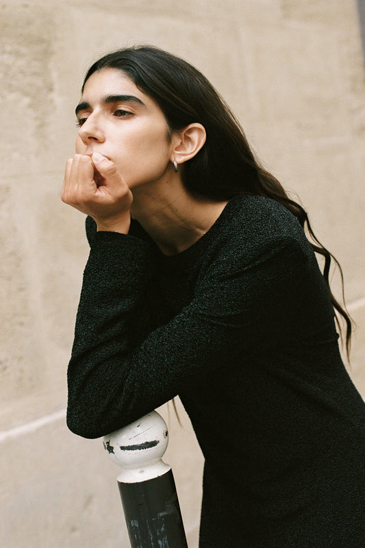 BLACK / 34