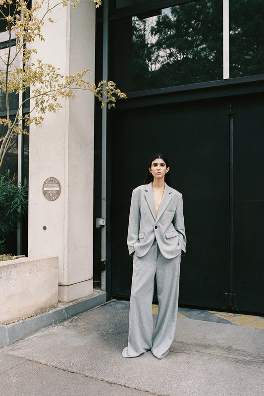 GREY / 34