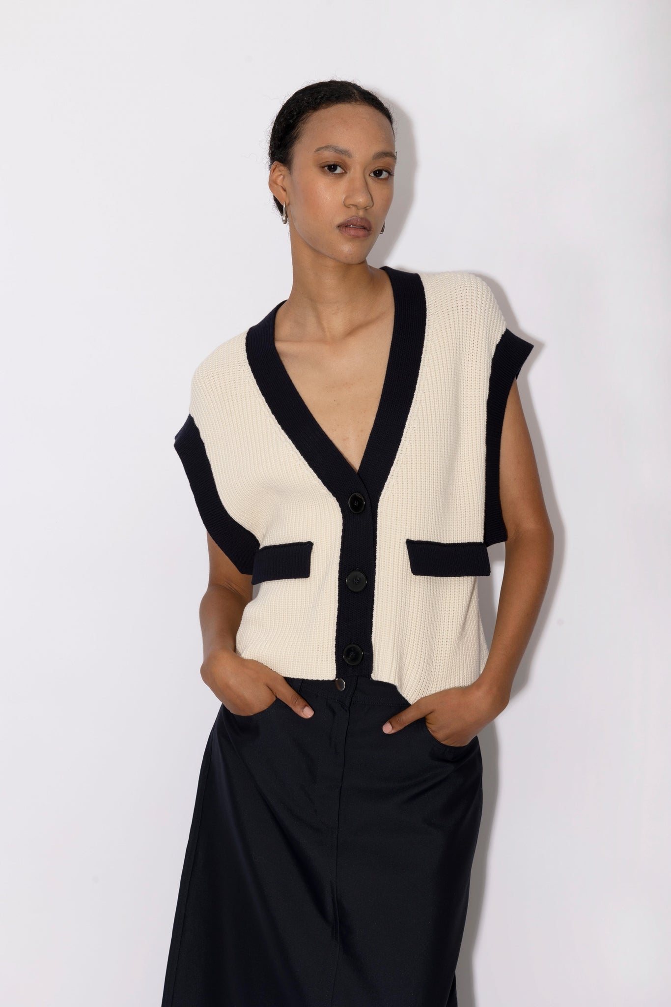KARRA knitted vest | ECRU-NAVY