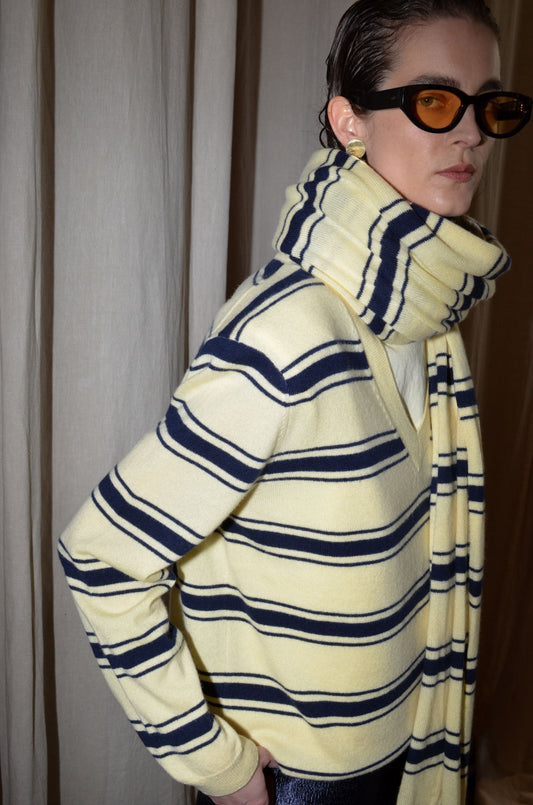 PALE BANANA-NAVY / TU