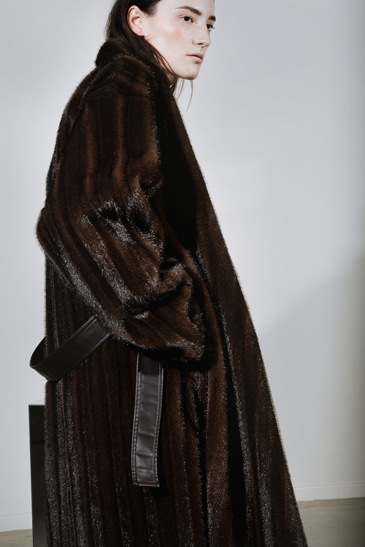 BROWN / 34