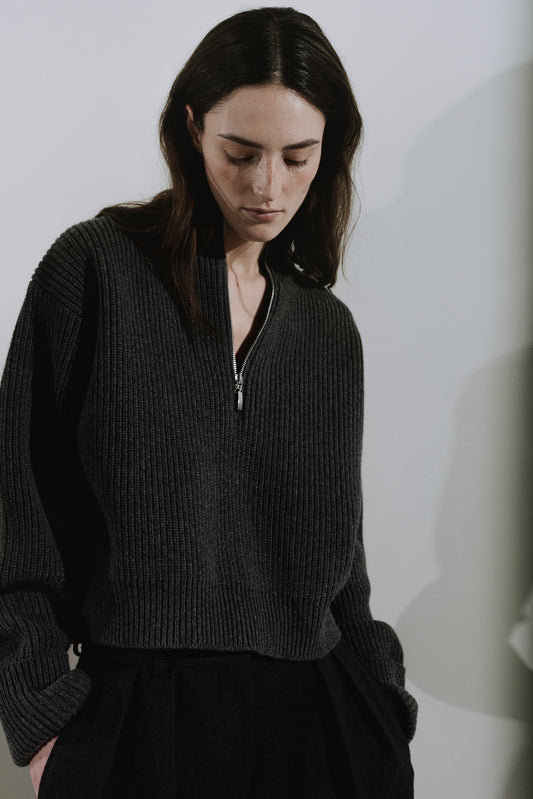 DARK GREY / 34
