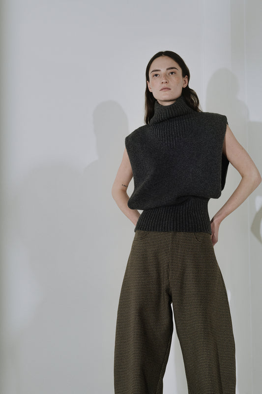 DARK GREY / 34