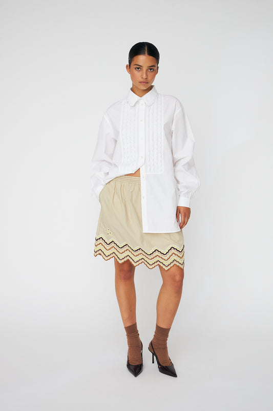 WHITE / 34