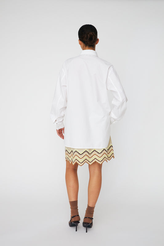 WHITE / 34