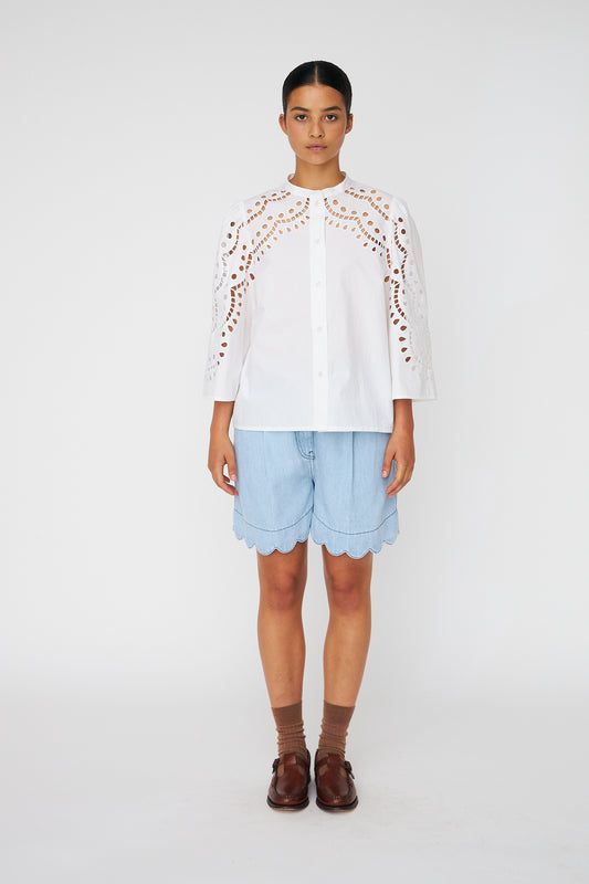 WHITE / 34
