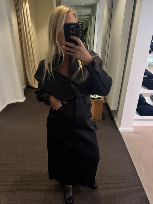 BLACK / 34