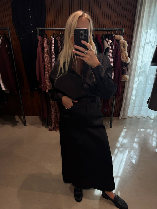 BLACK / 34