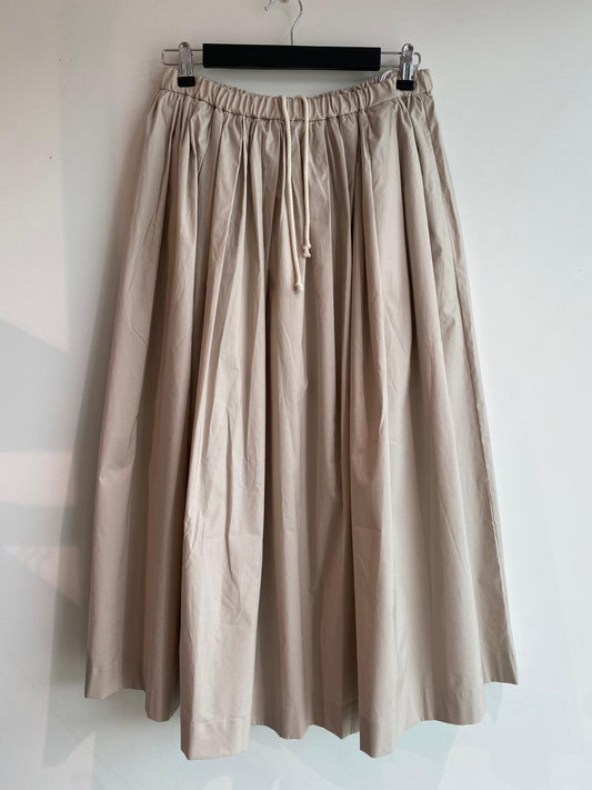 BEIGE / 23