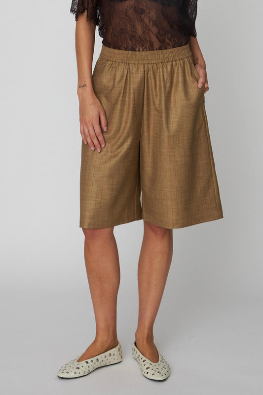 PIN STRIPED SHORTS | KHAKI