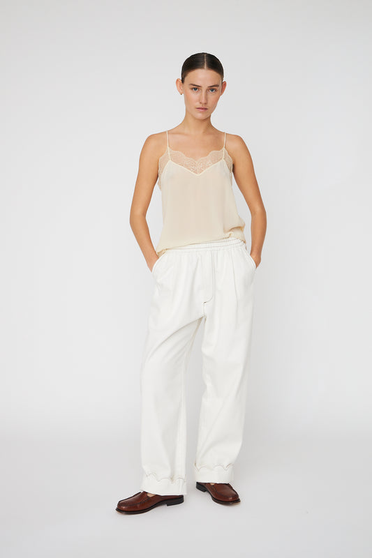 WHITE / 34