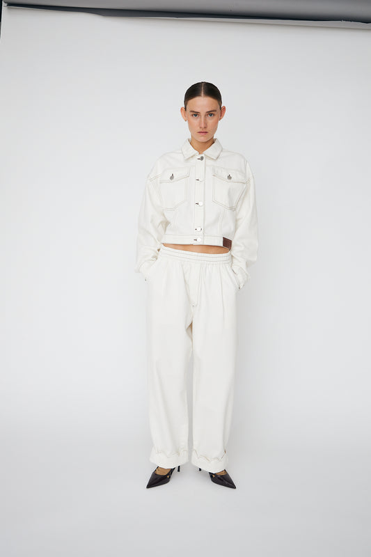 WHITE / 34