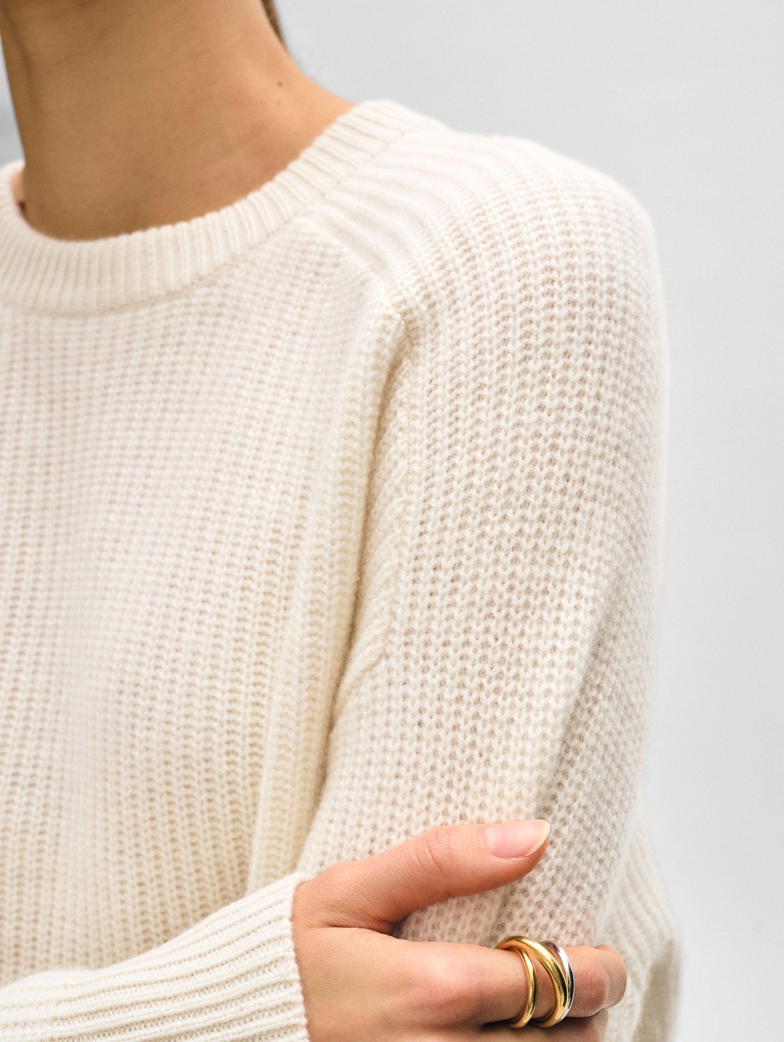 CASHMERE SADDLE SLEEVE CREWNECK | SOFT WHITE