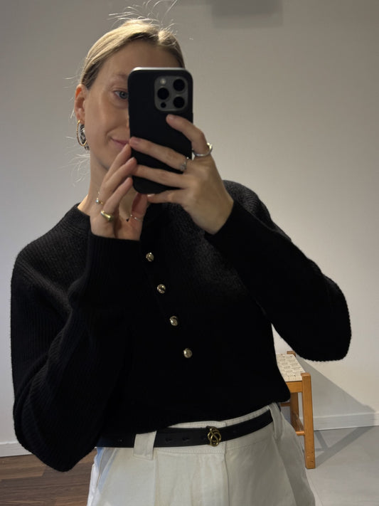 CASHMERE RIBBED GOLD BUTTON HENLEY | BLACK