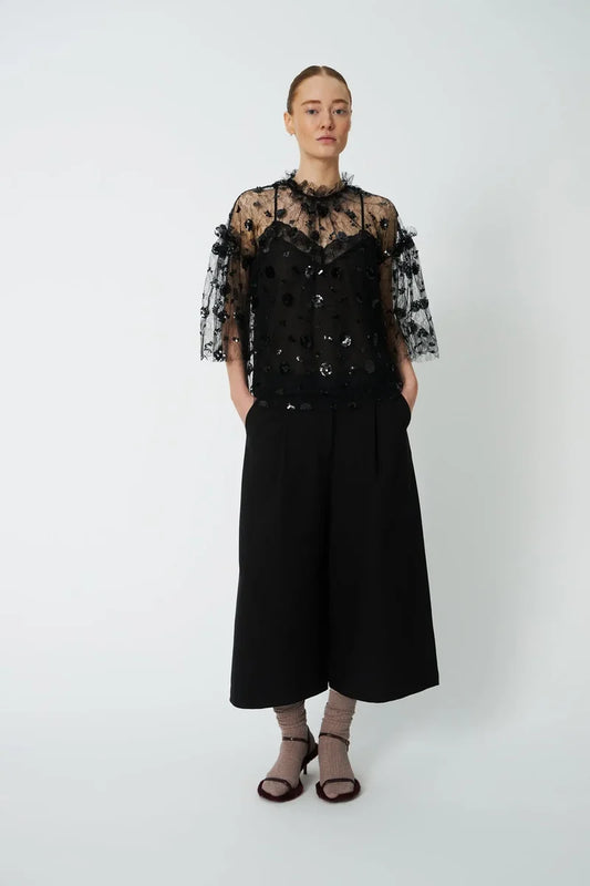 BLACK / 34